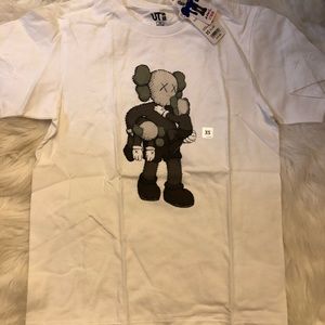 Kaws x UNIQLO tee xs